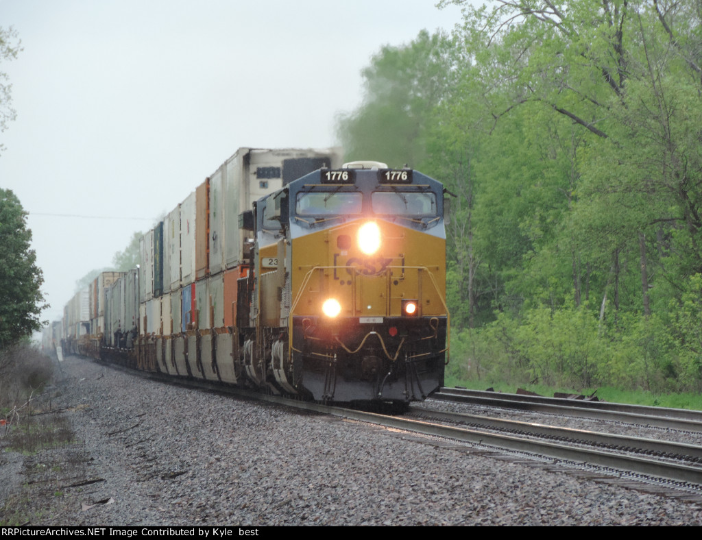 CSX 1776 on I020